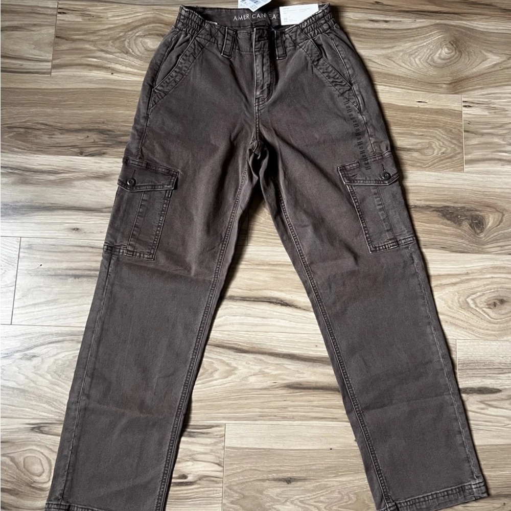 Women's American Eagle Brown Cargo size 00 24W CURVY HIGH-RISE STRAIGHT short